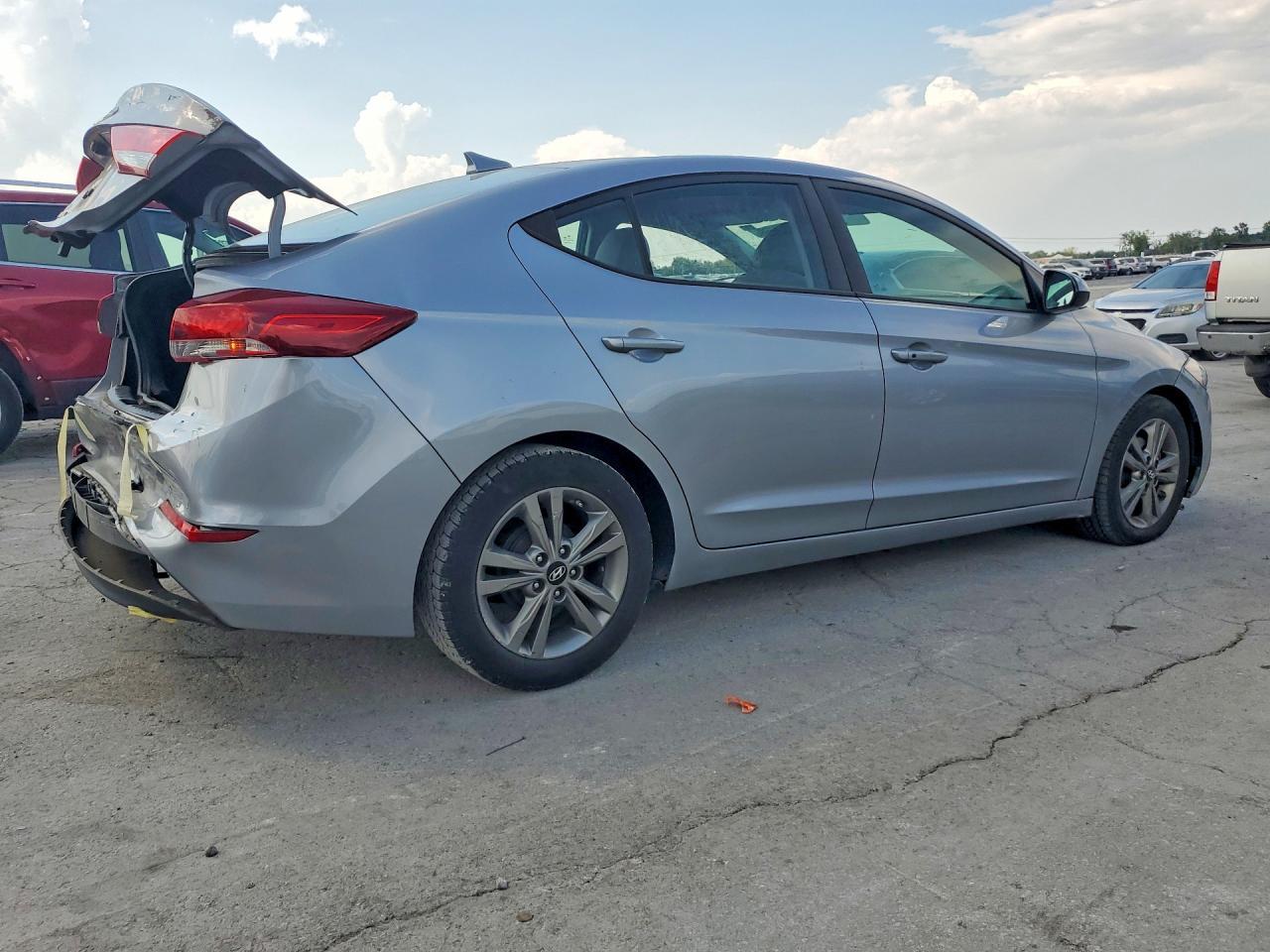 2017 Hyundai Elantra Se - Image 3