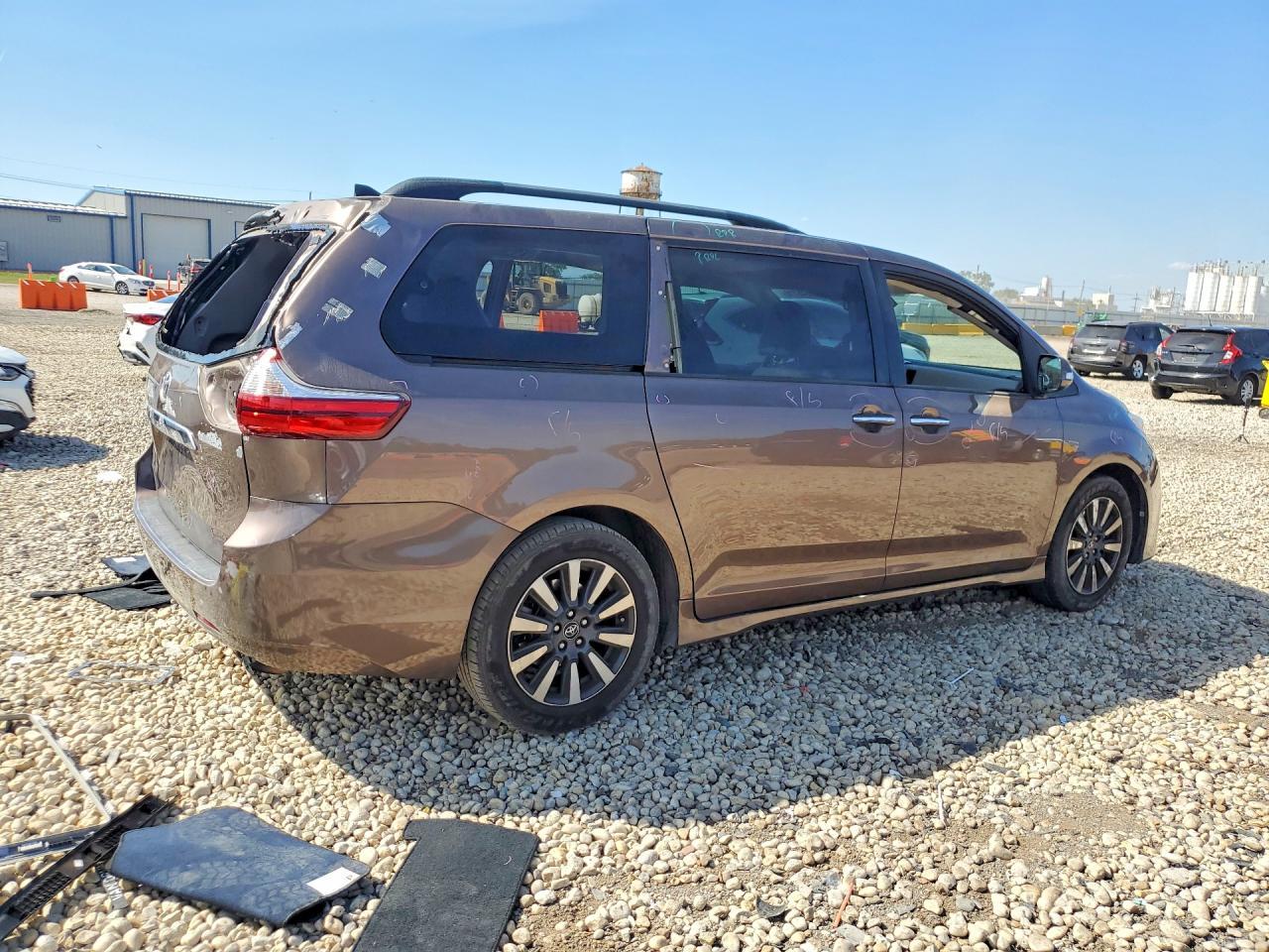 2018 Toyota Sienna Limited 7-Passenger - Фото 3