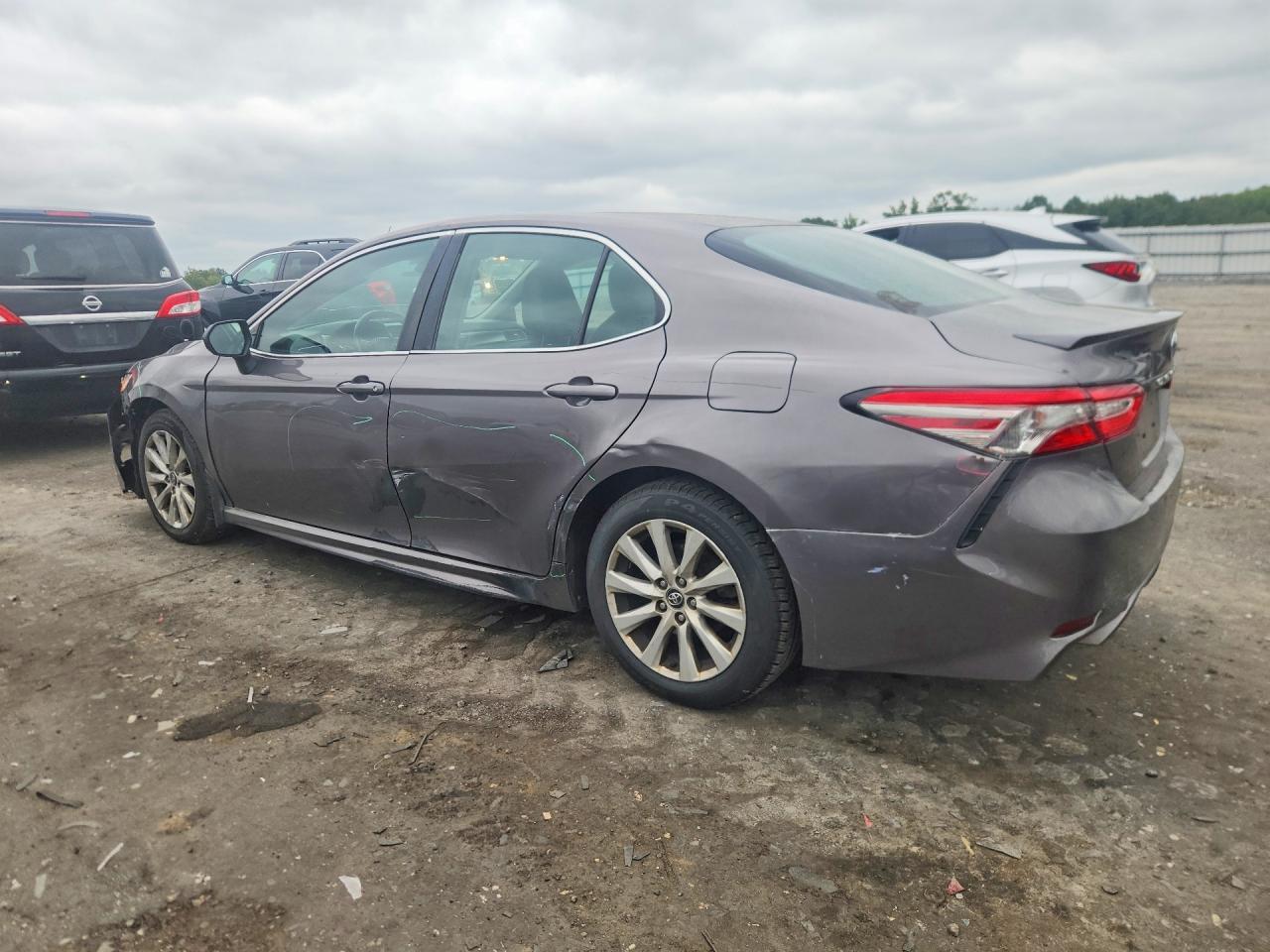 2019 Toyota Camry L - Фото 2