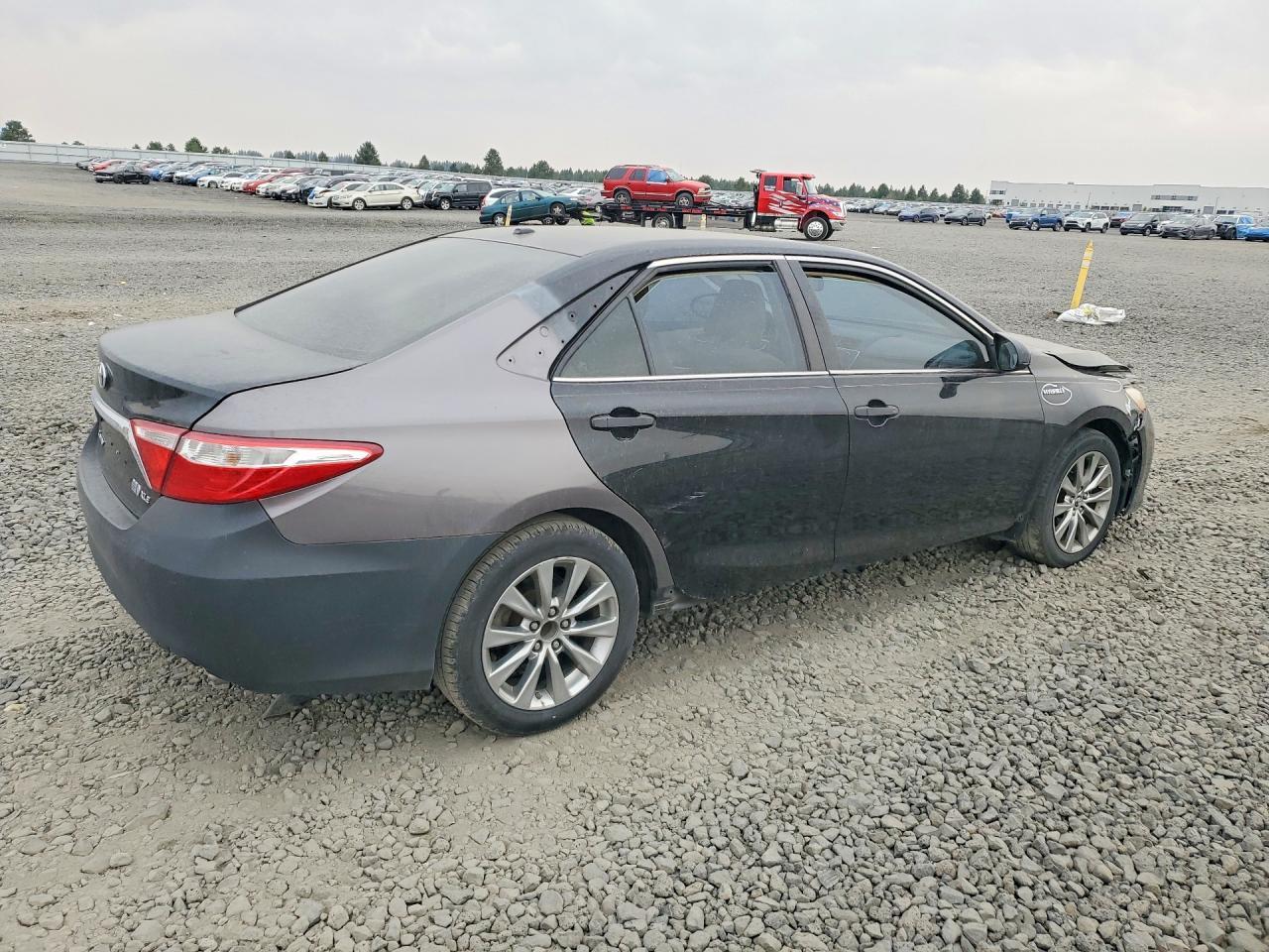 2015 Toyota Camry Hybrid Xle - Image 3