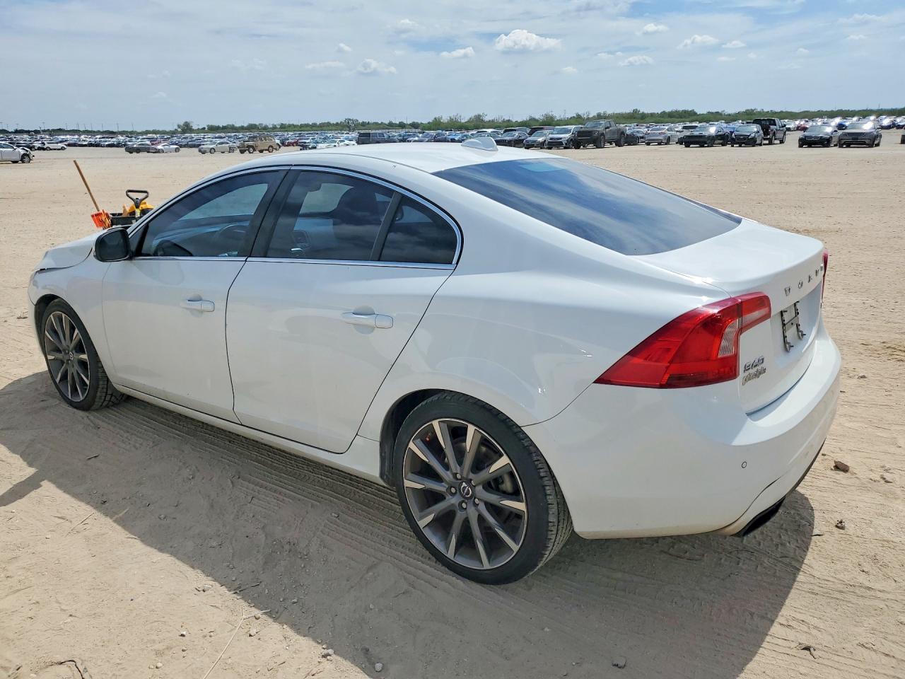 2015 Volvo S60 Platinum - Фото 2