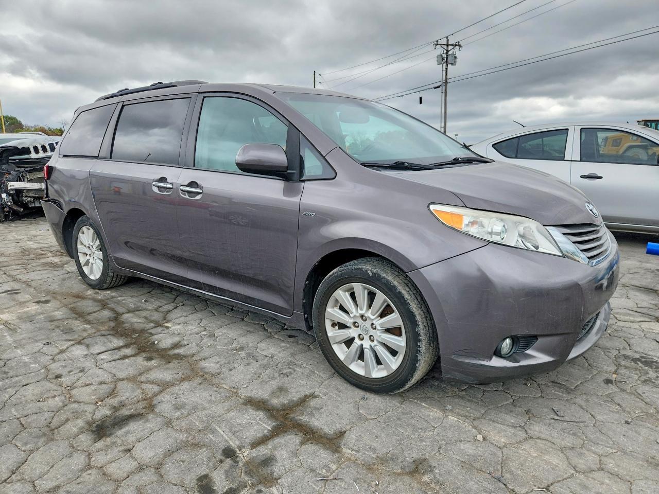 2016 Toyota Sienna Xle 7-Passenger - Фото 4