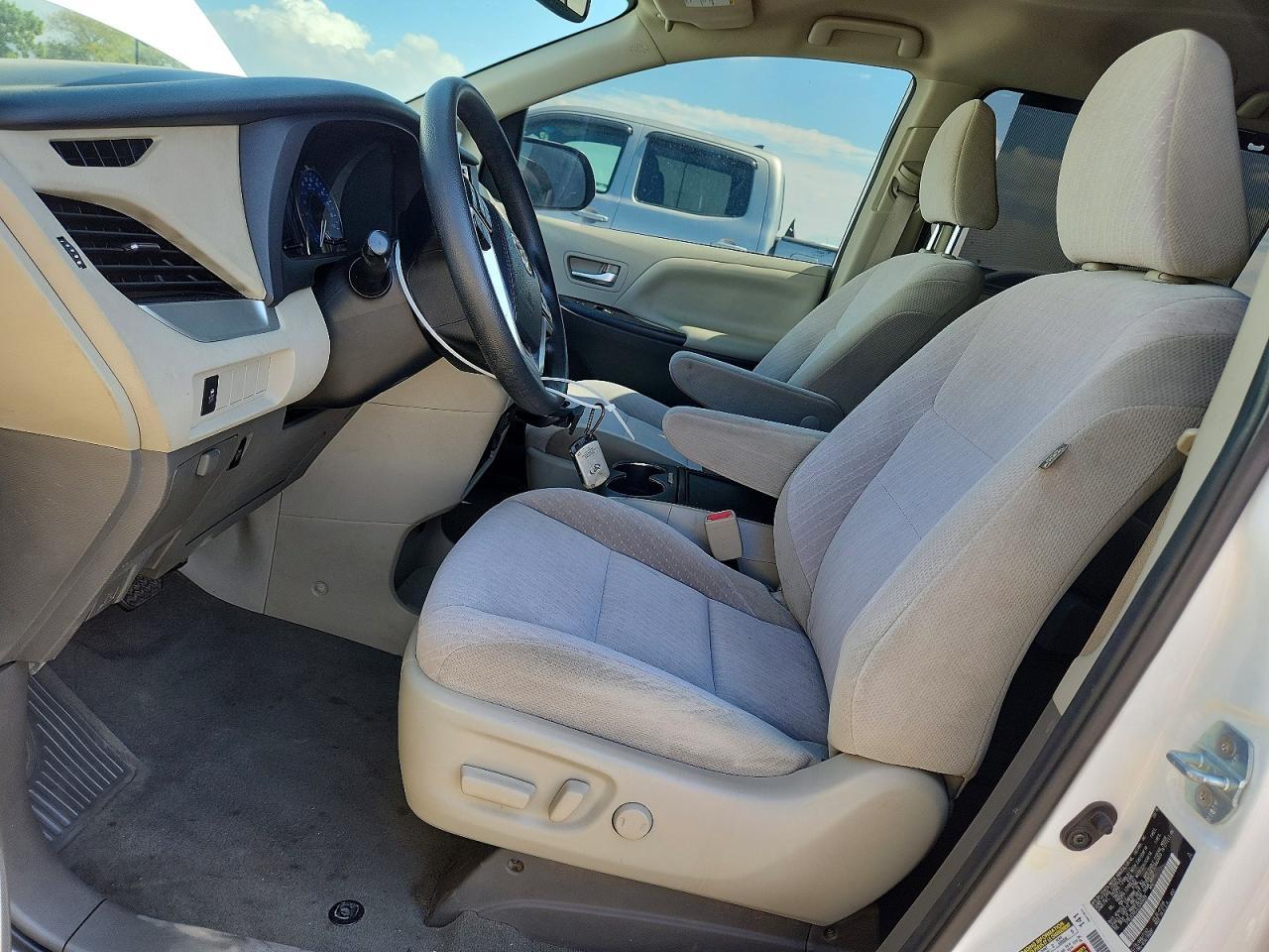 2020 Toyota Sienna E Grade - Фото 7