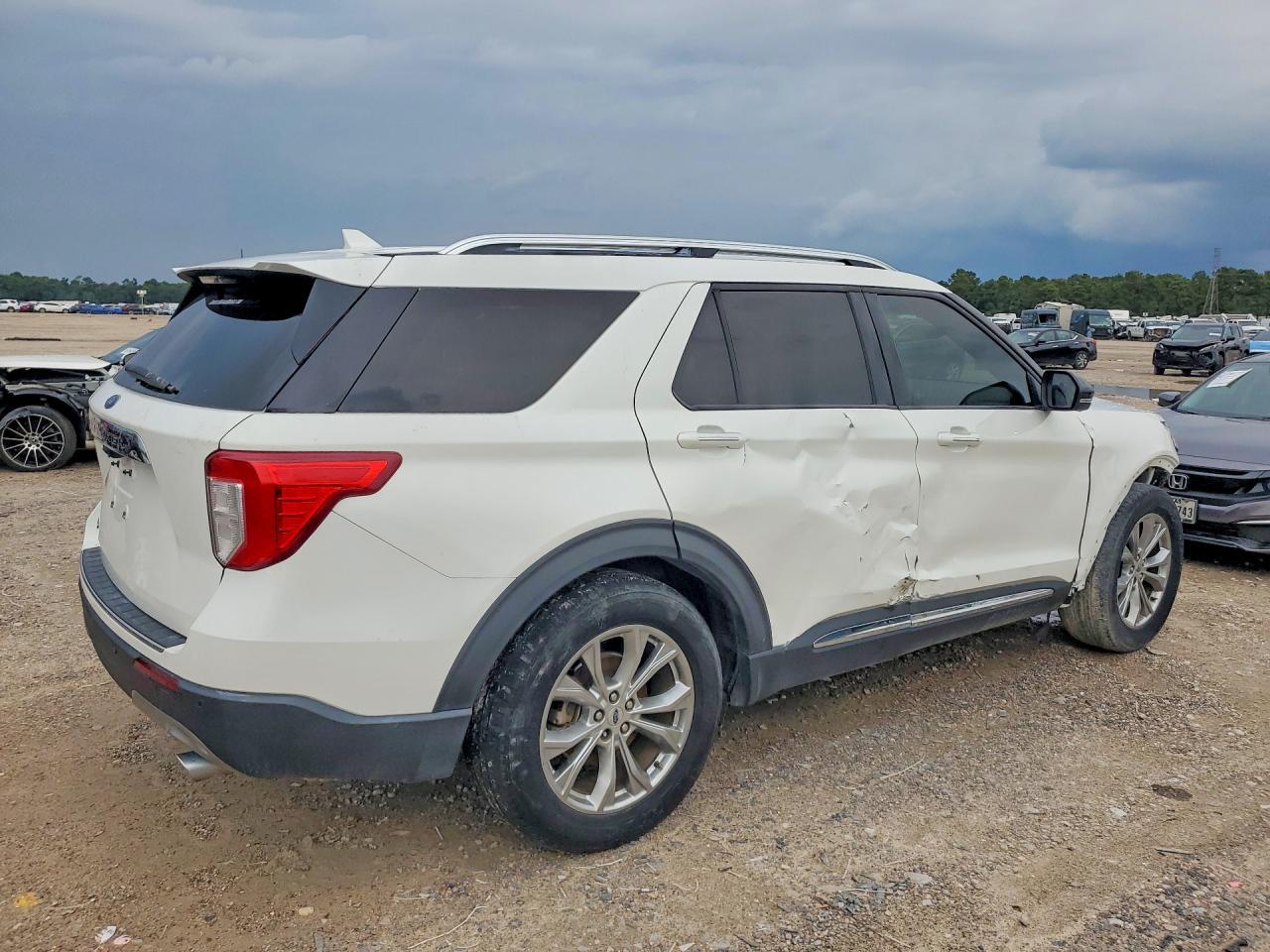 2021 Ford Explorer Limited - Image 3