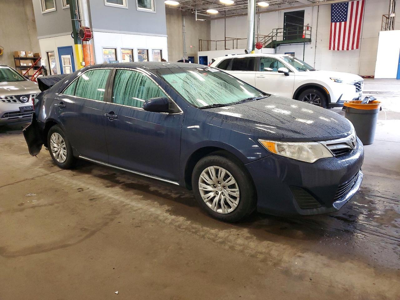 2014 Toyota Camry Le - Image 4