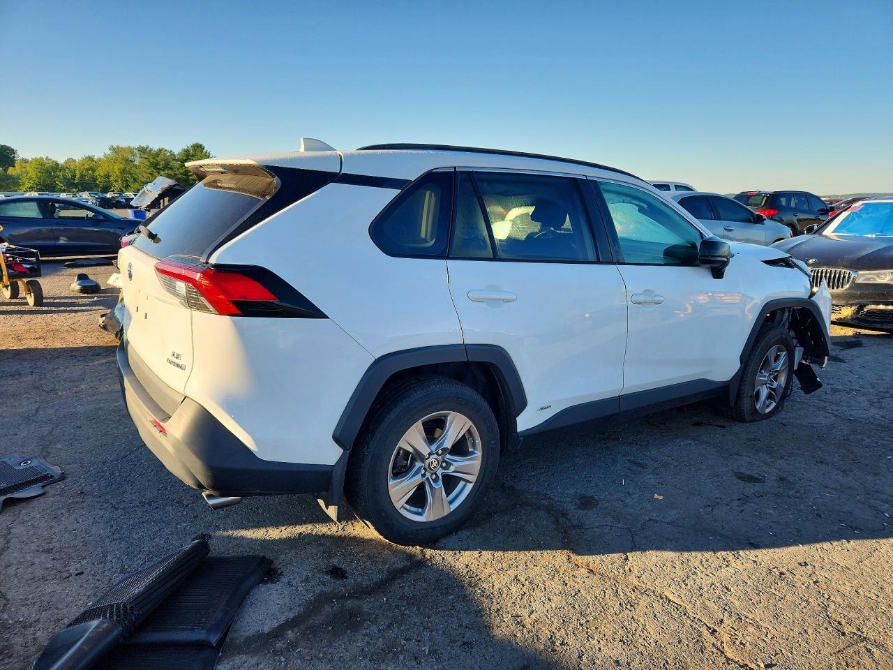 2022 Toyota Rav4 Le - Image 3