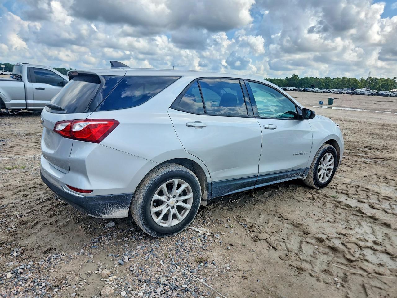 2018 Chevrolet Equinox Ls - Фото 3