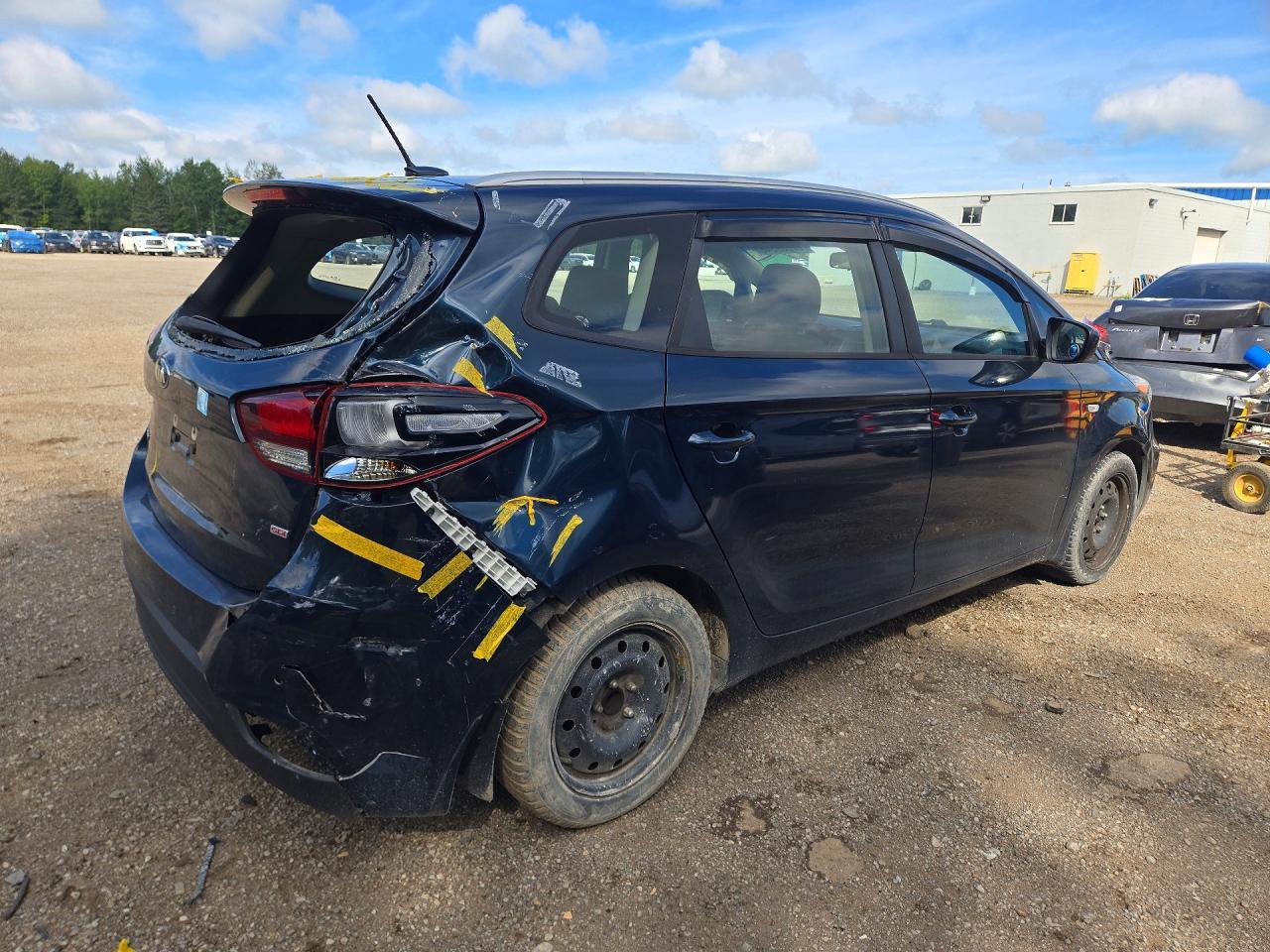 2017 Kia Rondo - Image 3