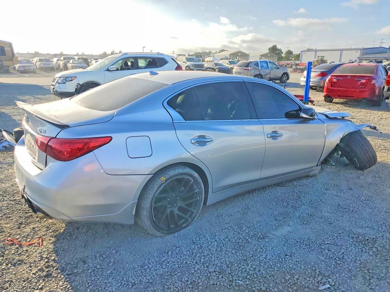 2015 Infiniti Q50 Premium - Image 3