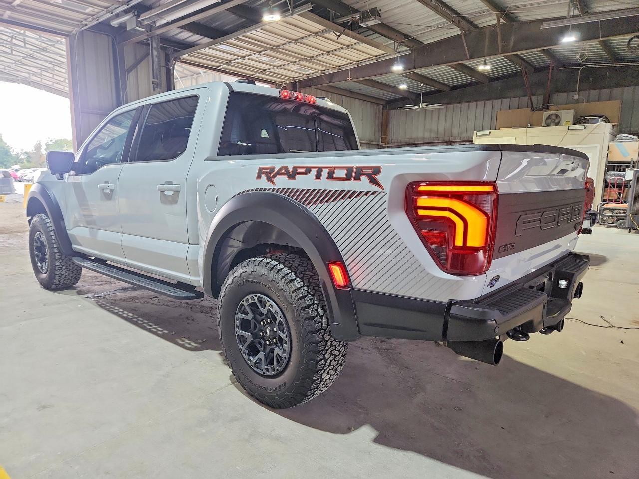 2025 Ford F150 Raptor - Фото 2