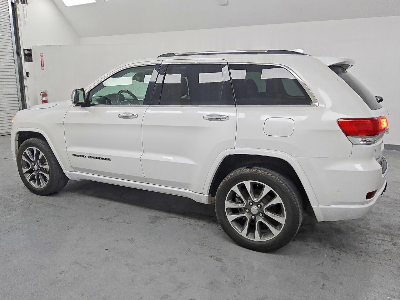 2017 Jeep Grand Cherokee Overland - Фото 2