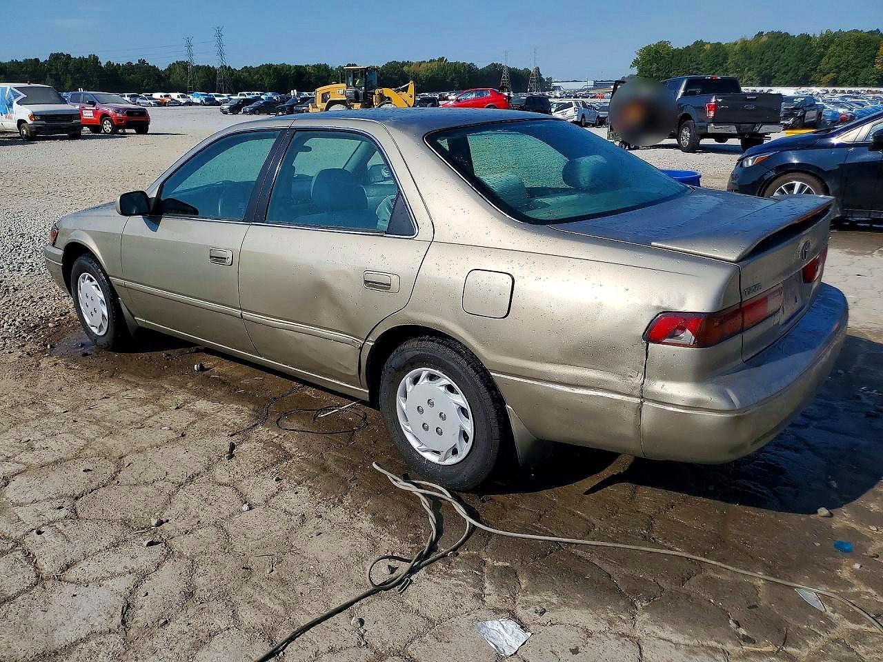 1997 Toyota Camry Le - Фото 2