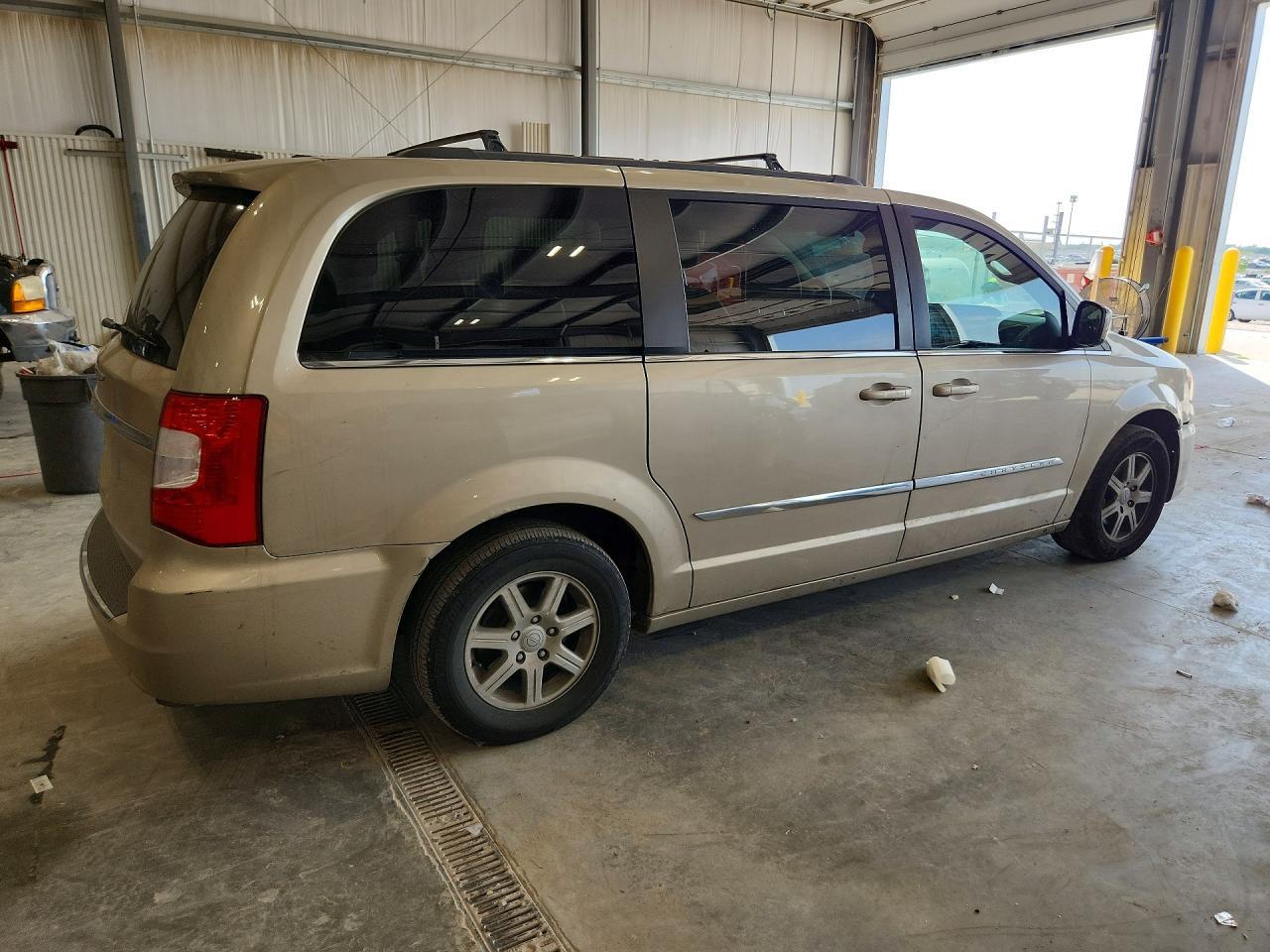 2012 Chrysler Town & Country Touring - Фото 3