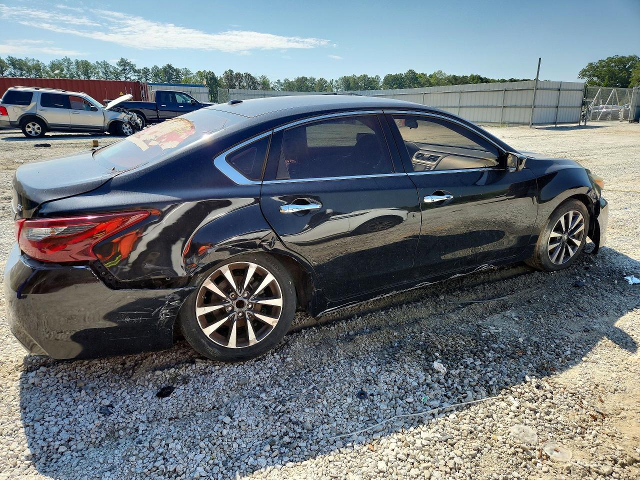 2017 Nissan Altima - Фото 3
