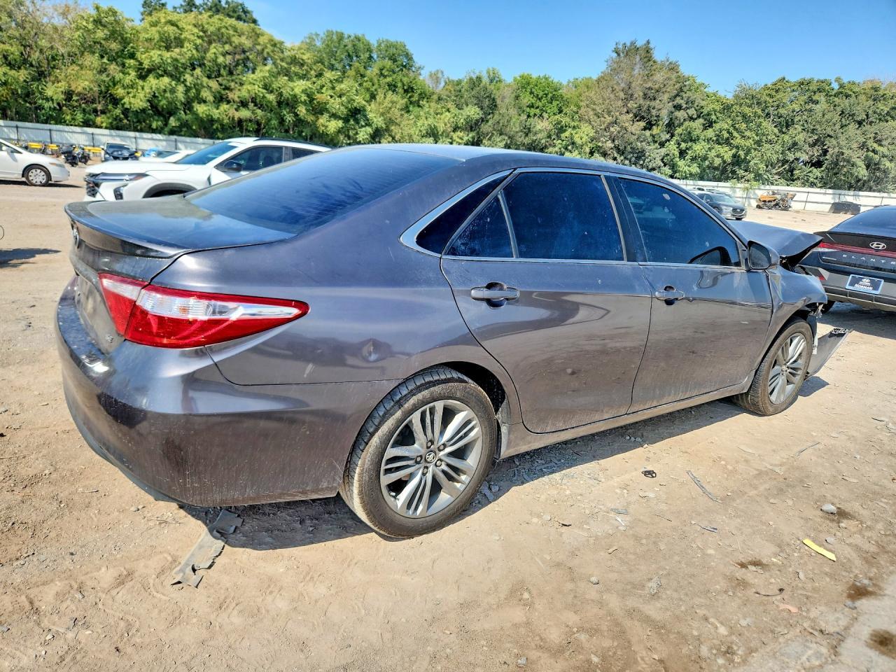 2017 Toyota Camry Se - Фото 3