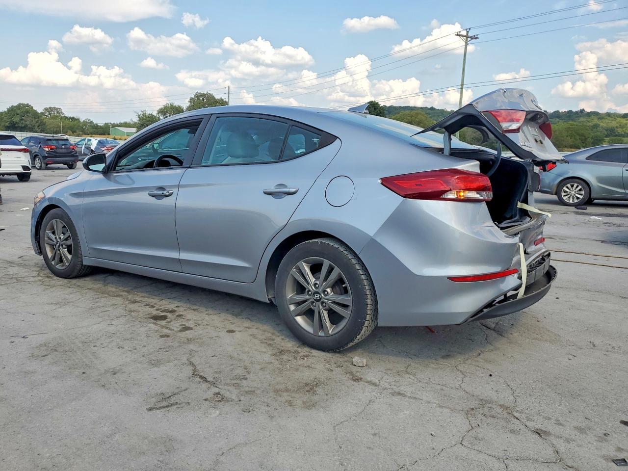 2017 Hyundai Elantra Se - Image 2