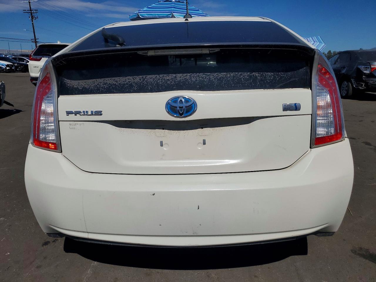 2015 Toyota Prius Four - Image 6