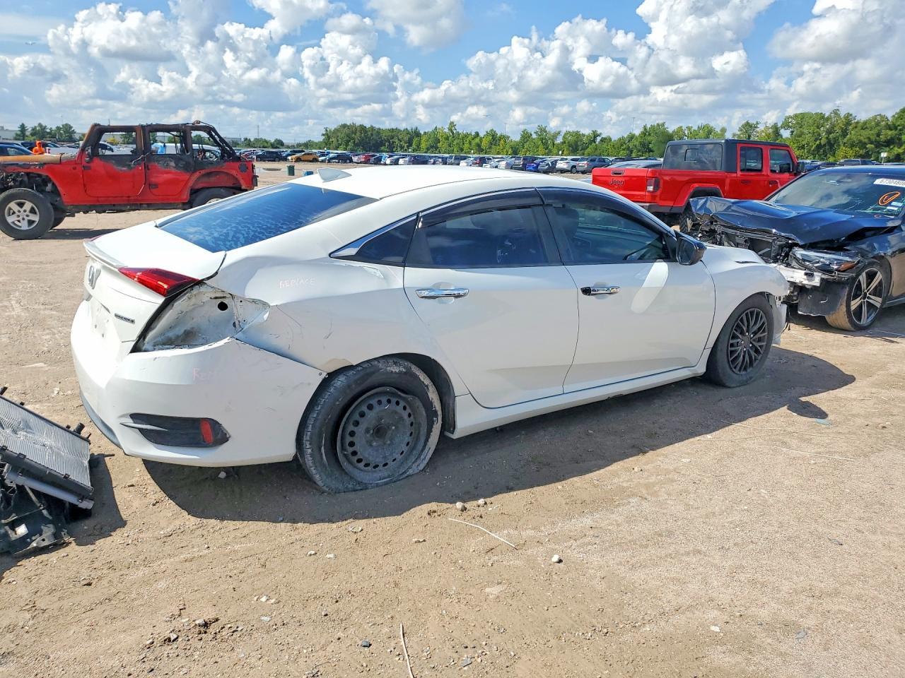 2016 Honda Civic Touring - Image 3