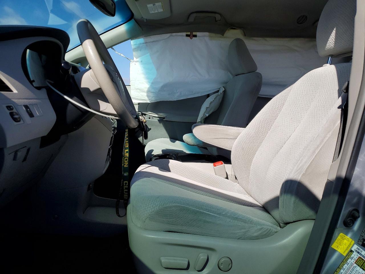 2011 Toyota Sienna Le - Фото 7
