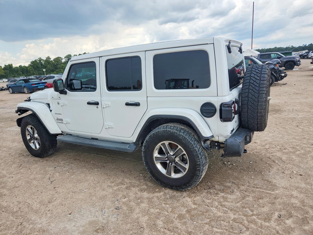 2020 Jeep Wrangler Unlimited Sahara - Фото 2
