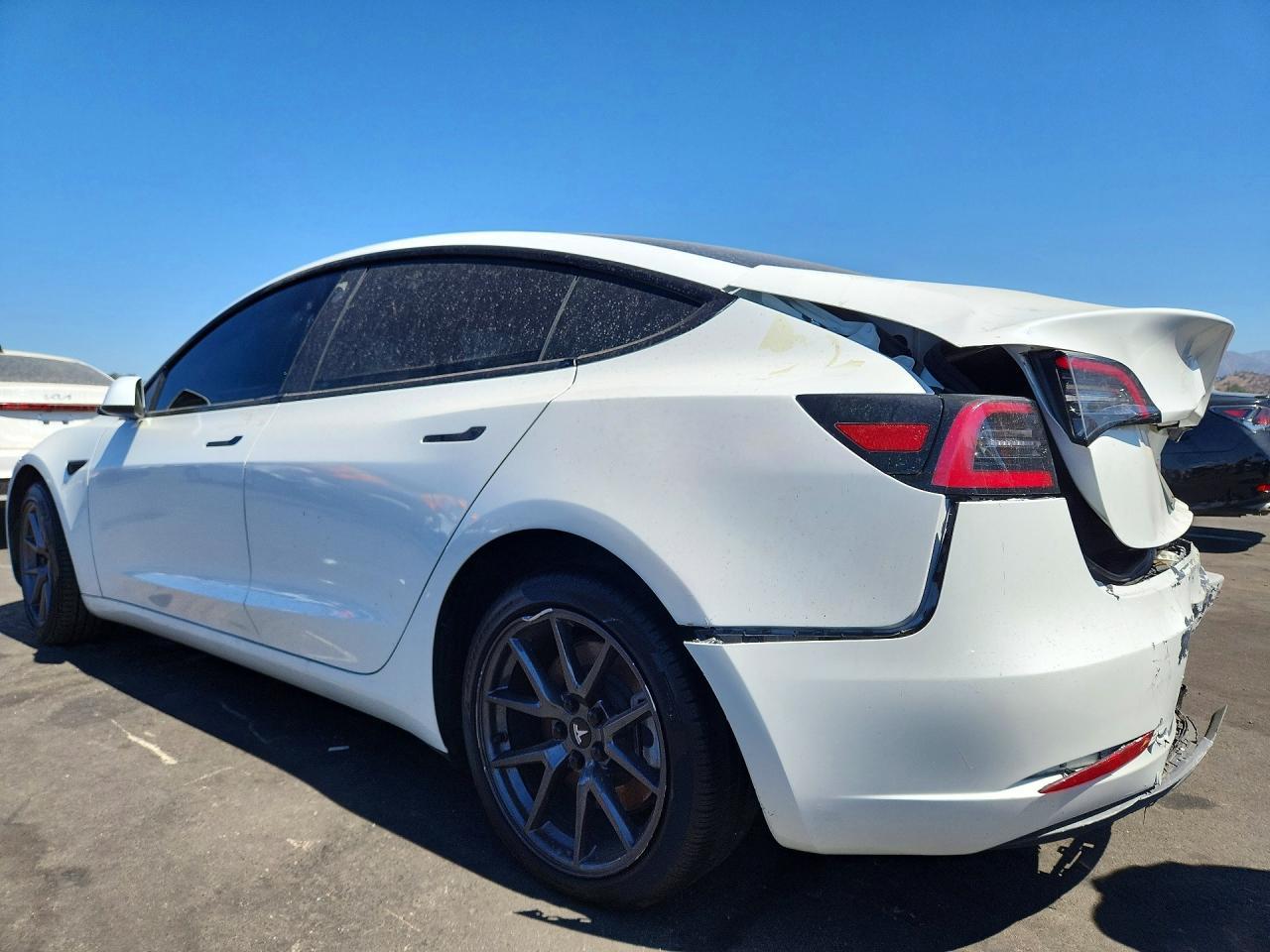 2023 Tesla Model 3 - Фото 2