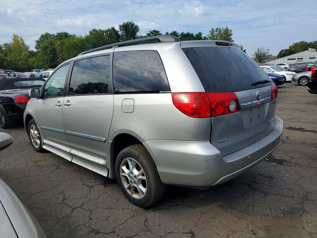 2006 Toyota Sienna Xle 7 Passenger - Фото 2