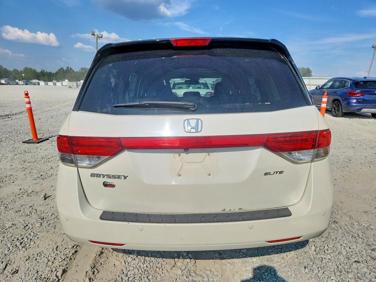 2014 Honda Odyssey Touring - Image 6