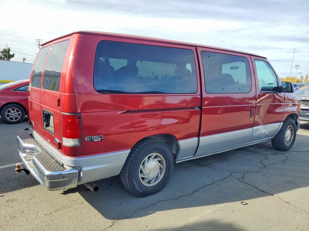 2000 Ford Econoline E150 Wagon - Фото 3