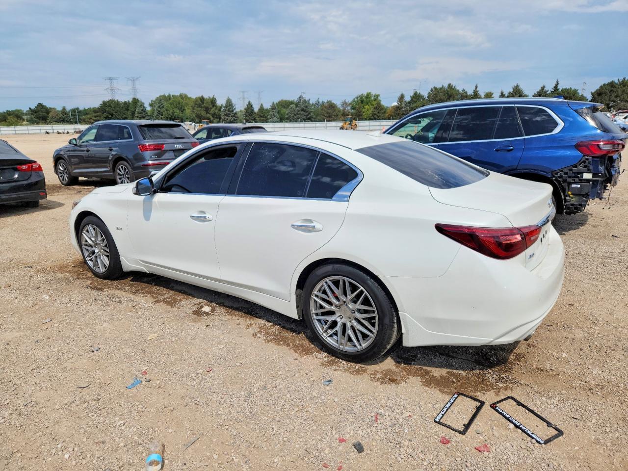 2018 Infiniti Q50 2.0T Luxe - Фото 2