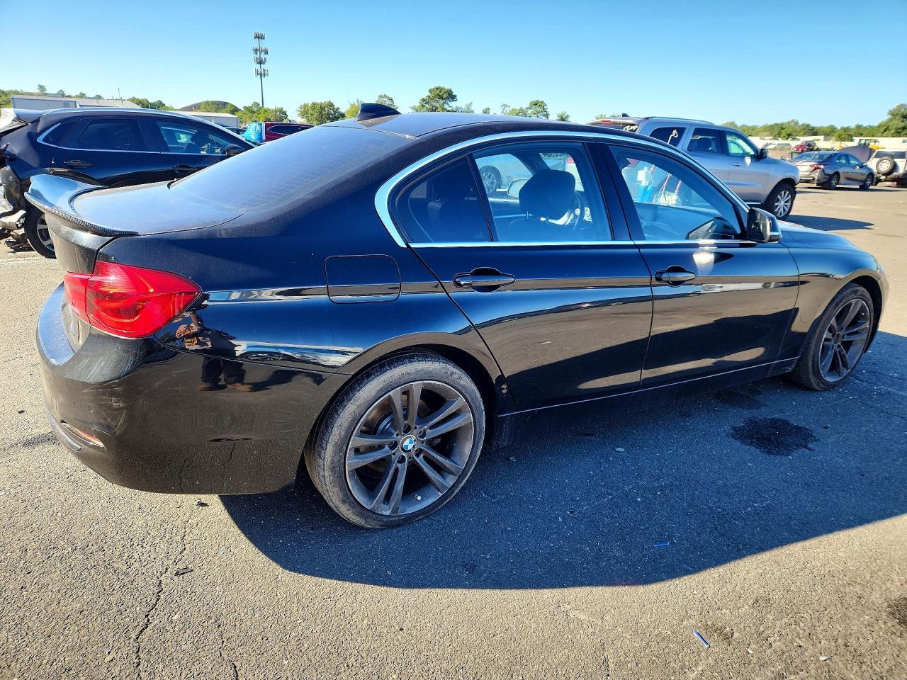 2018 BMW 330 Xi - Image 3