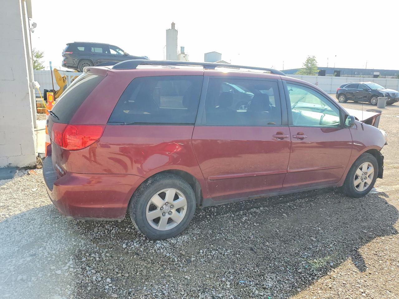 2009 Toyota Sienna Le 7-Passenger - Фото 3