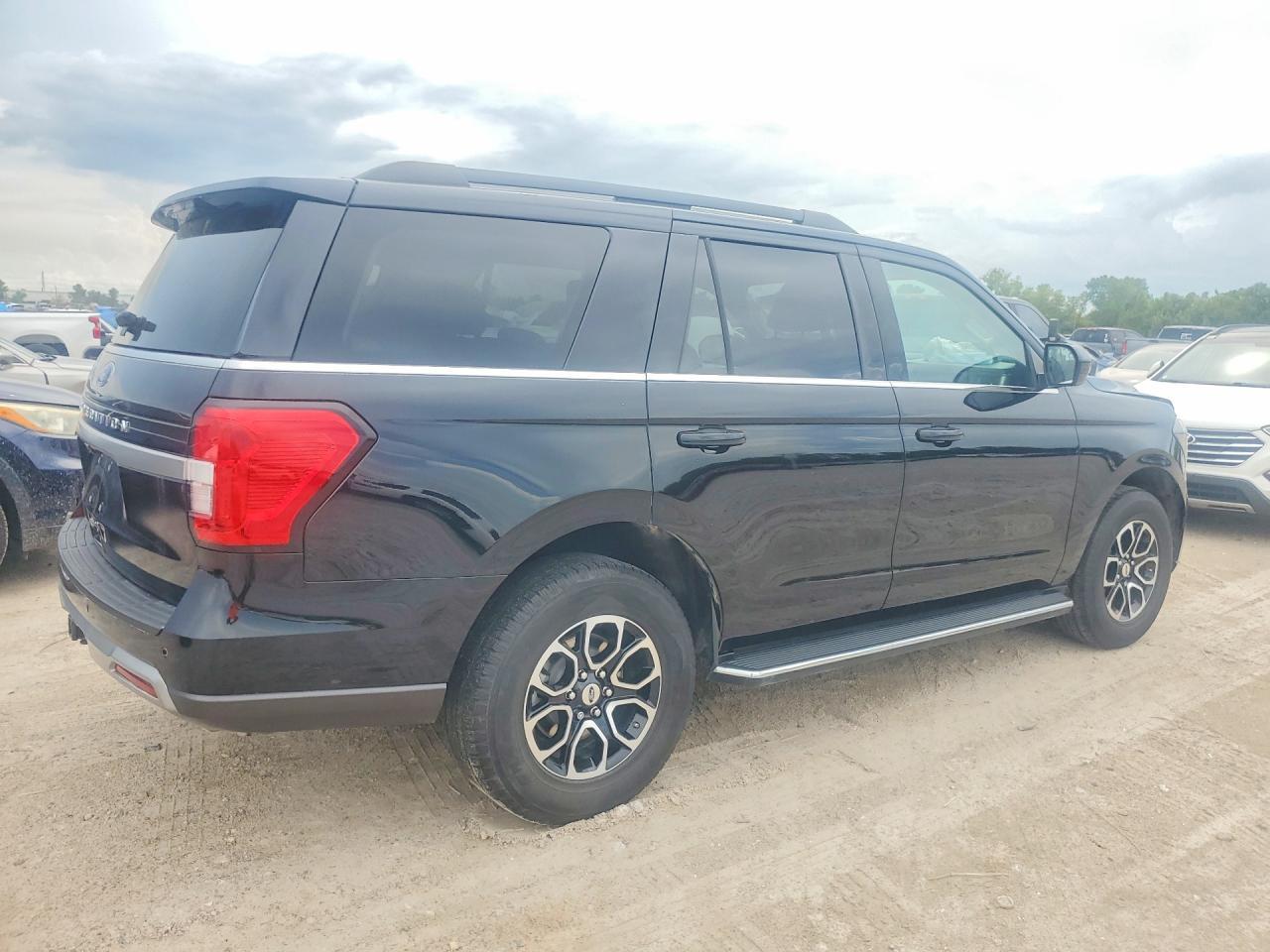 2023 Ford Expedition Xlt - Фото 3
