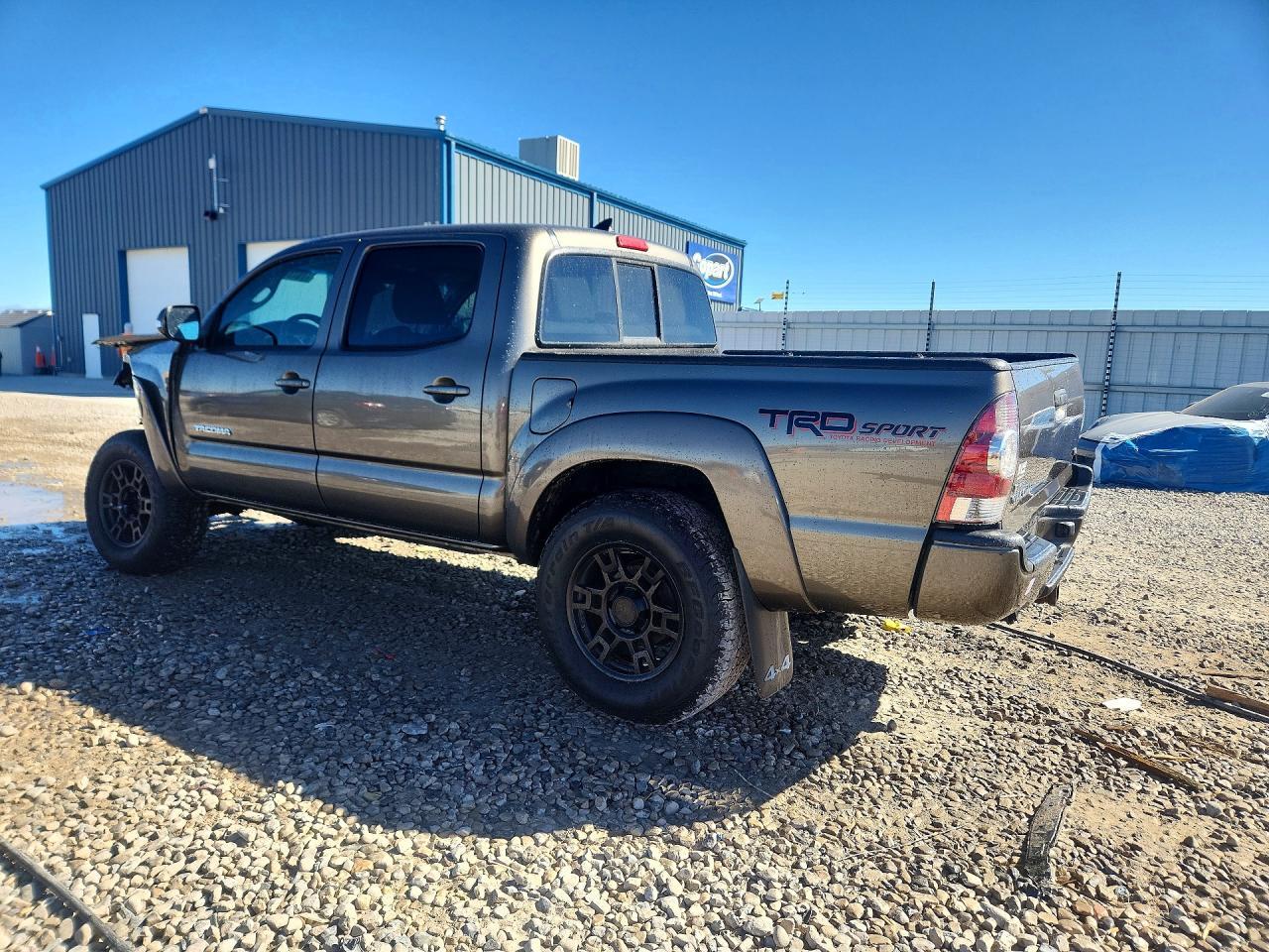 2014 Toyota Tacoma V6 - Image 2