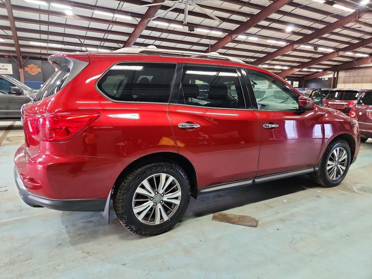 2018 Nissan Pathfinder S - Фото 3