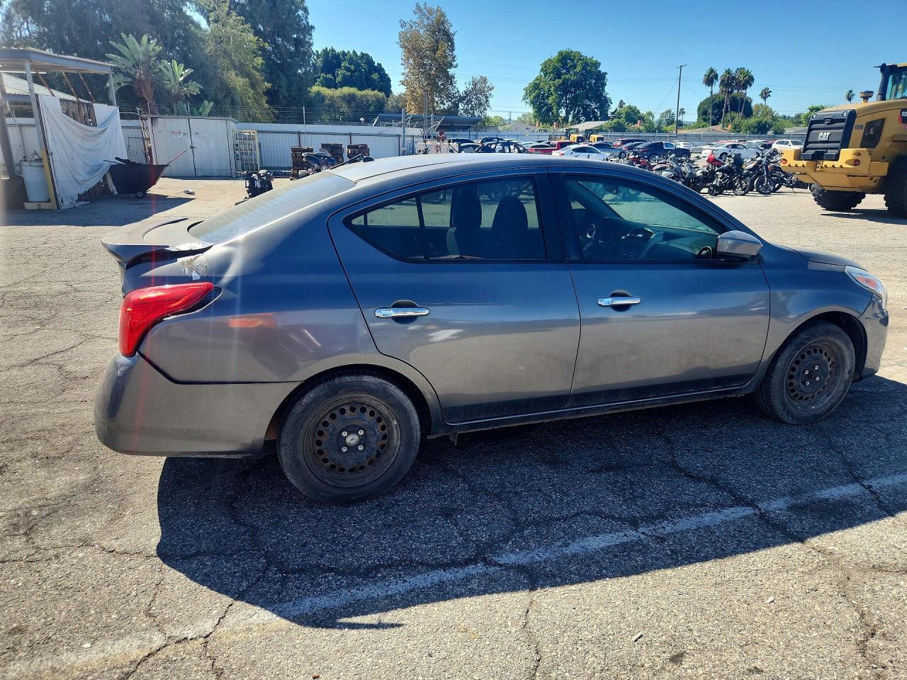 2018 Nissan Versa Sv - Image 3