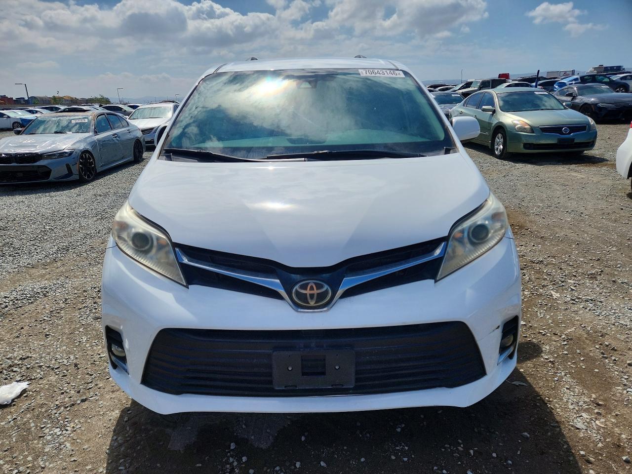 2020 Toyota Sienna E Grade - Фото 5