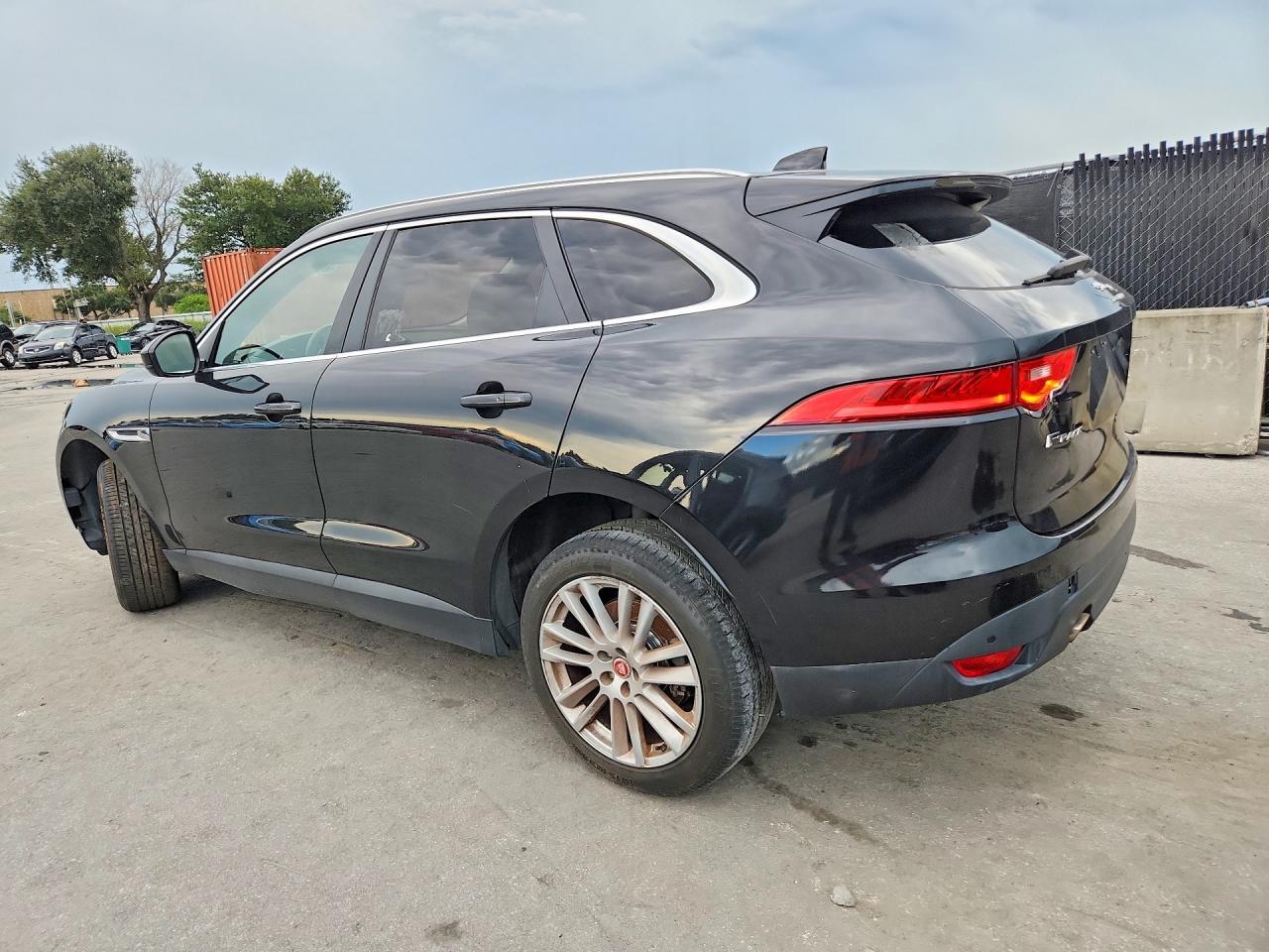 2019 Jaguar F-Pace Premium - Image 2