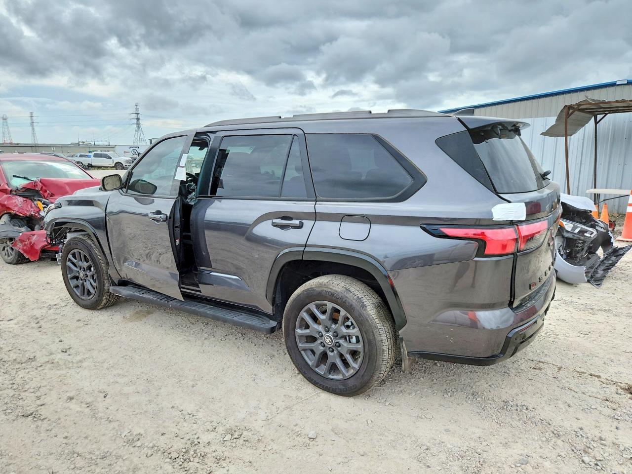 2026 Toyota Sequoia Platinum - Фото 2