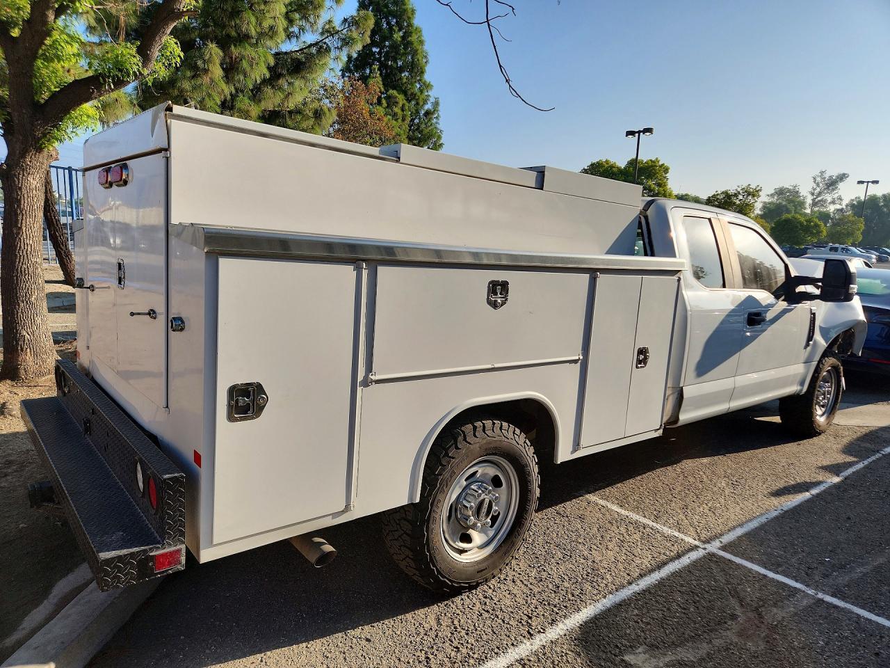 2022 Ford F350 Super Duty - Image 3