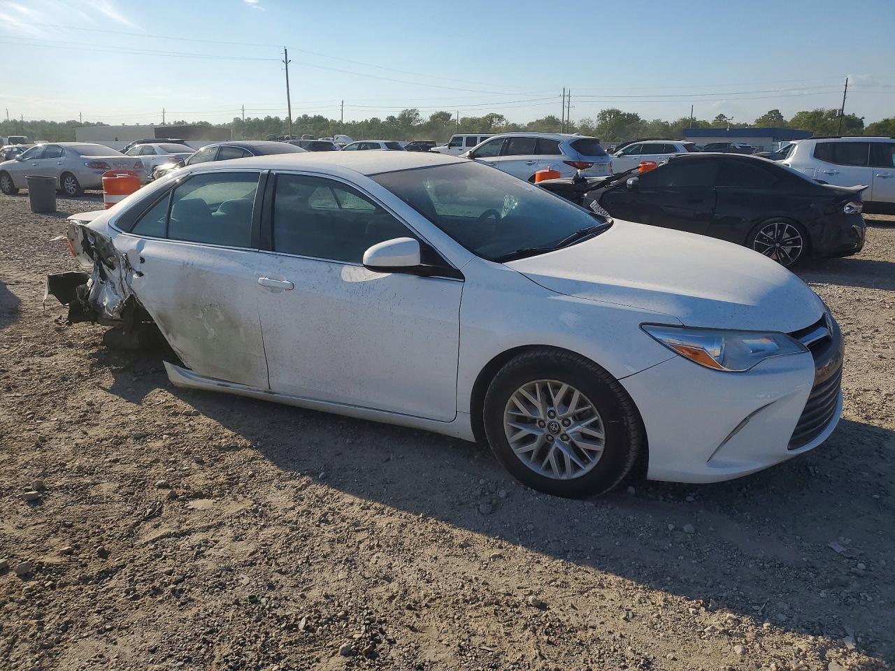 2017 Toyota Camry Le - Image 4