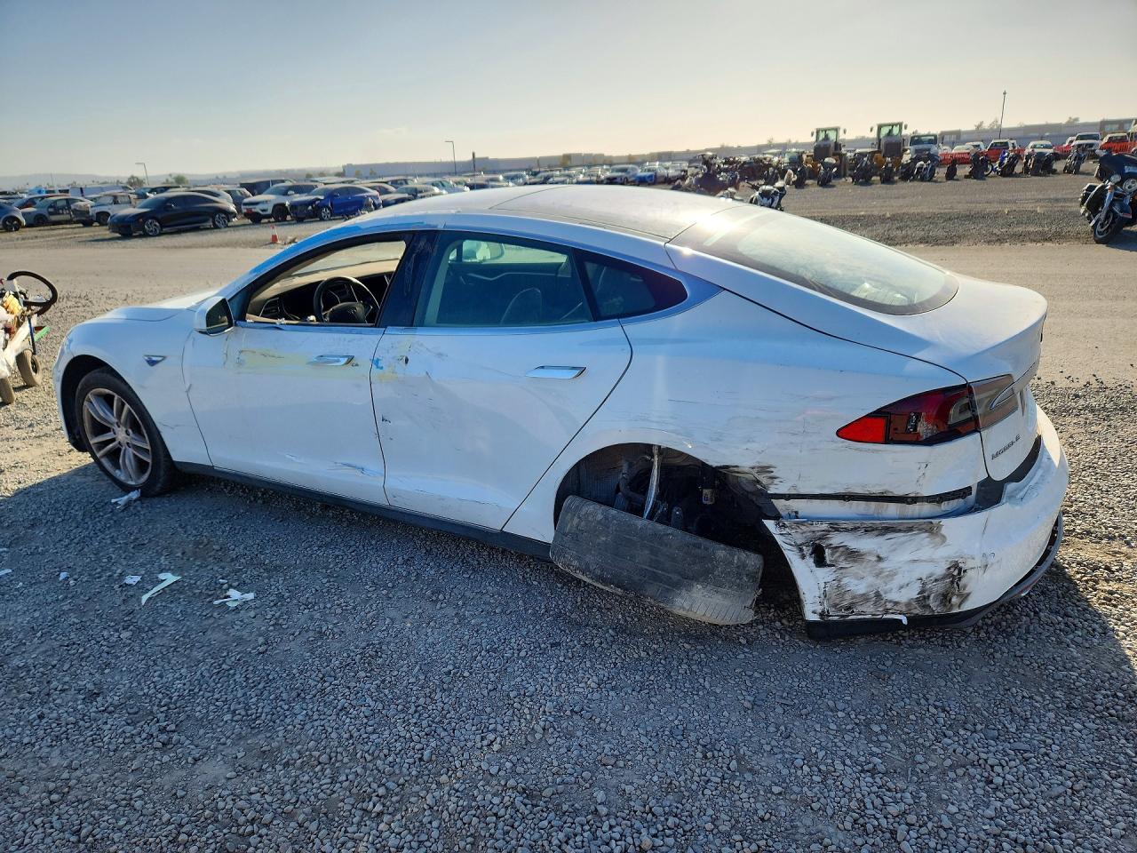 2014 Tesla Model S - Image 2