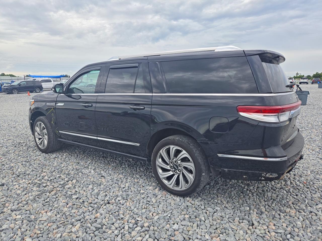 2024 Lincoln Navigator L - Image 2