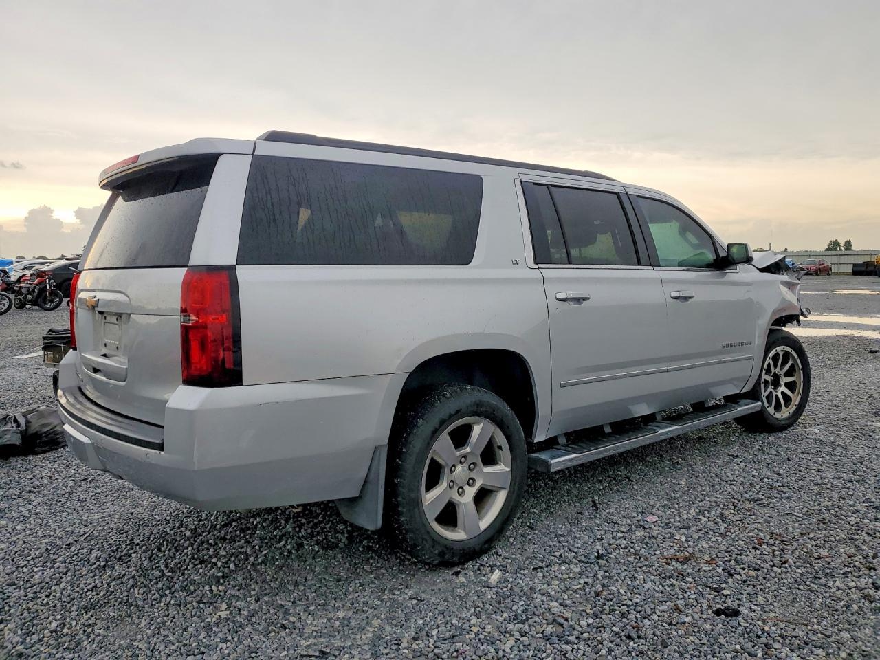 2019 Chevrolet Suburban K1500 Lt - Фото 3