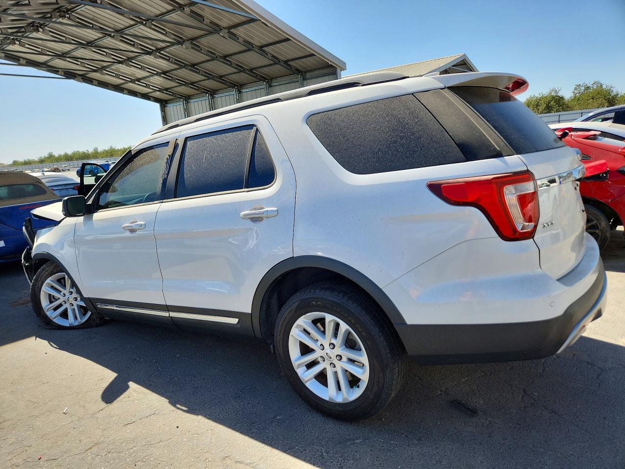 2017 Ford Explorer Xlt - Фото 2