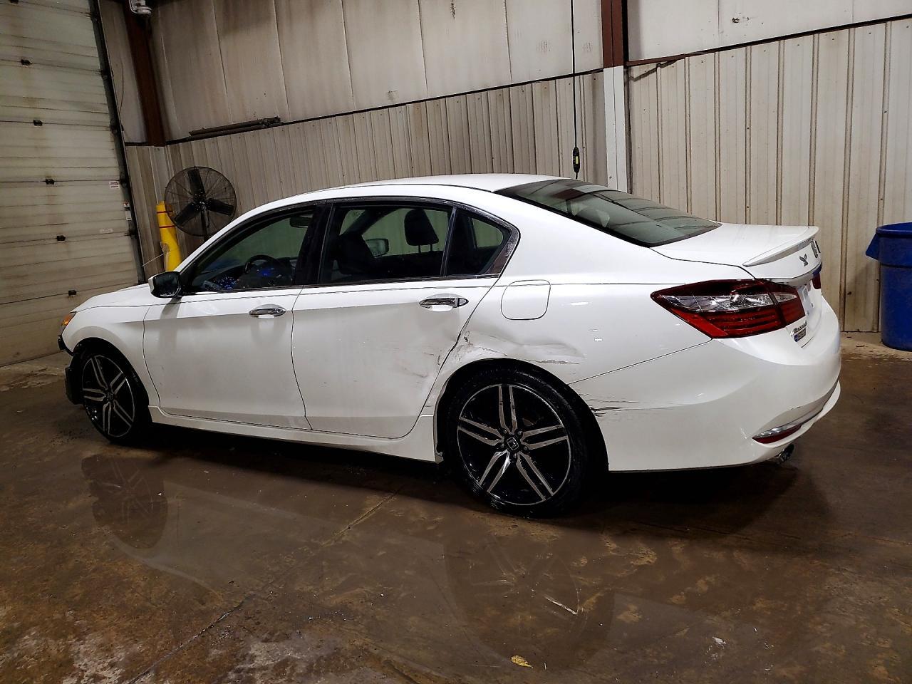 2017 Honda Accord Sport - Фото 2