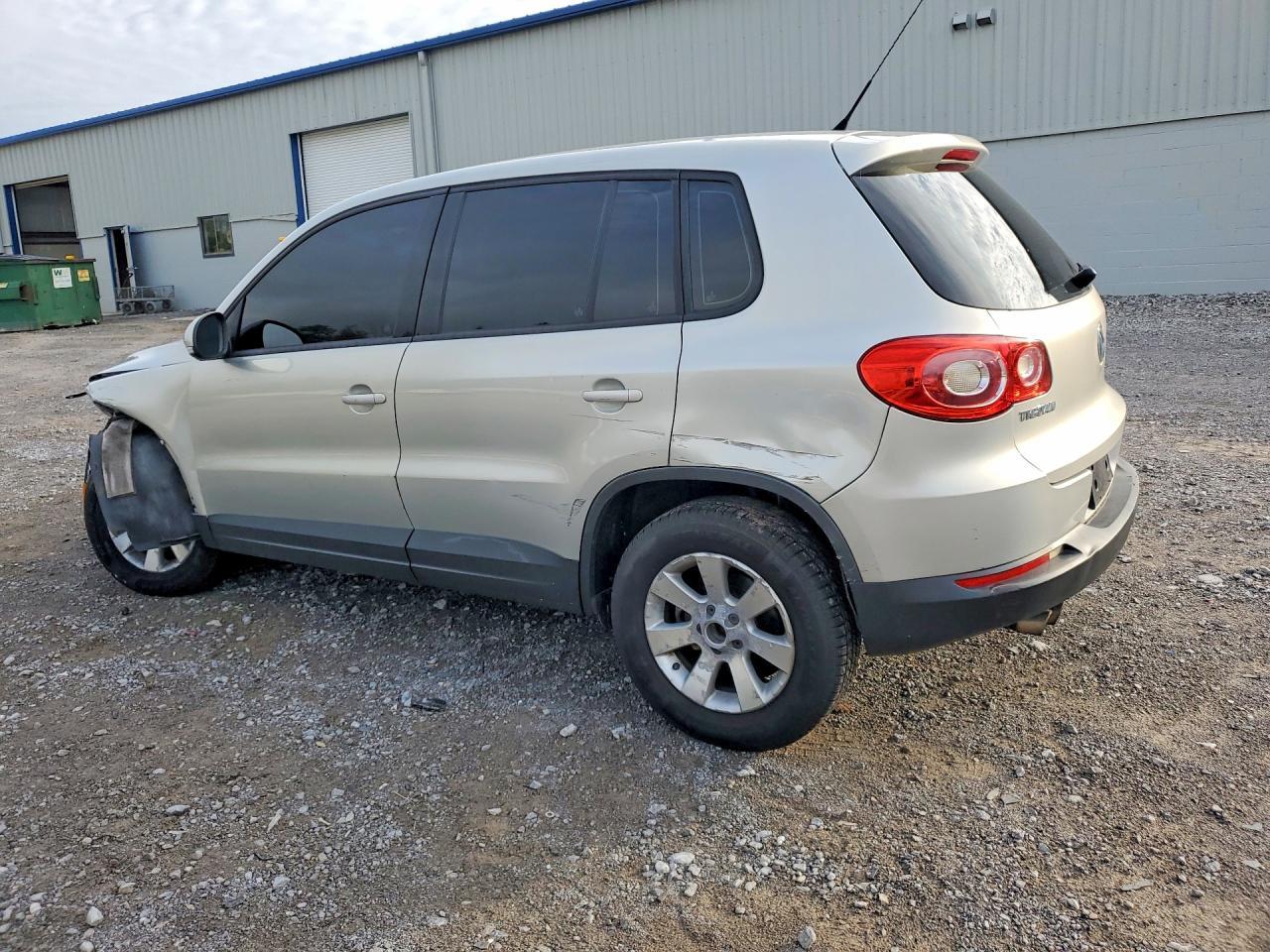 2010 Volkswagen Tiguan S - Фото 2