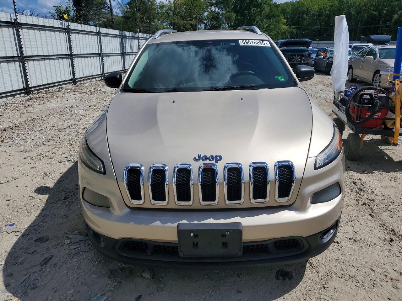2014 Jeep Cherokee Latitude - Image 5