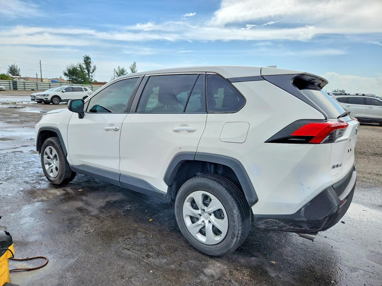 2023 Toyota Rav4 Le - Фото 2