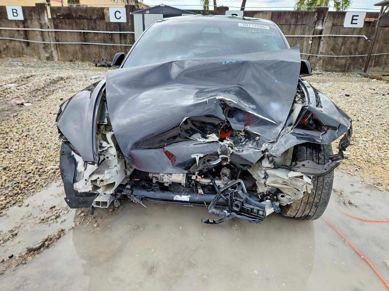 2025 Tesla Model 3 - Image 5
