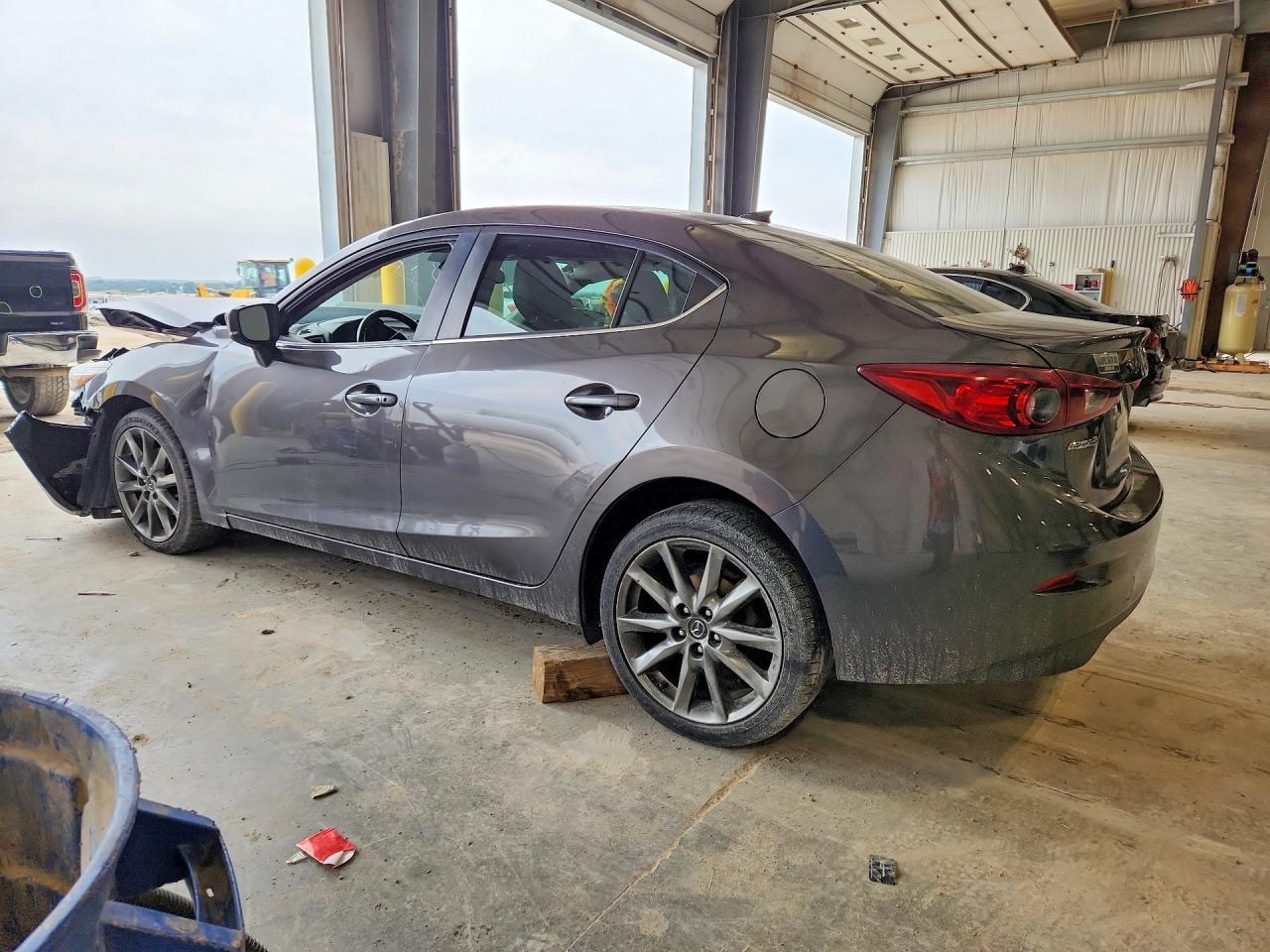 2018 Mazda 3 Touring - Фото 2